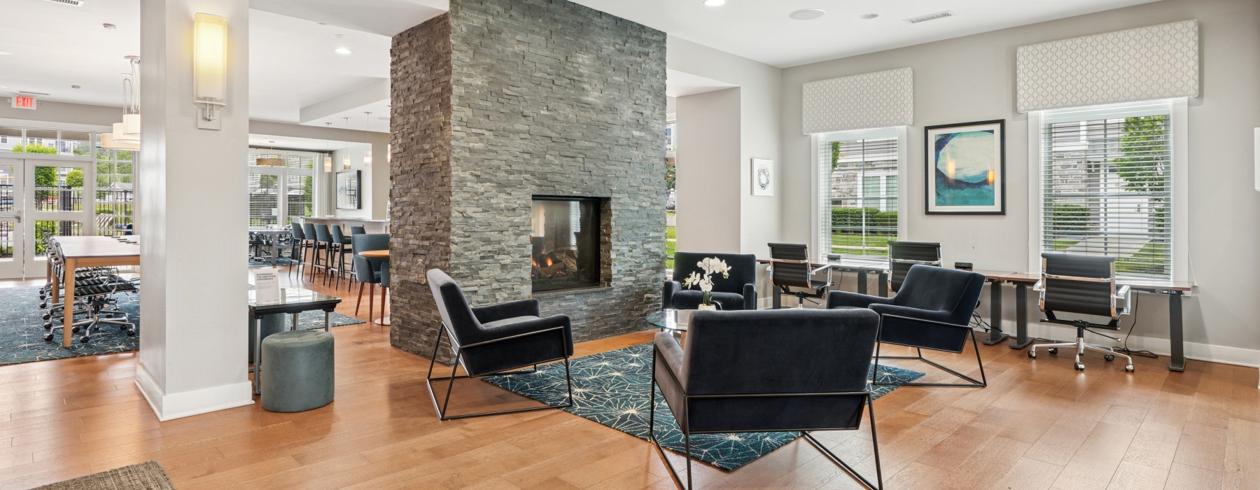Cluboom with chairs around a fireplace 